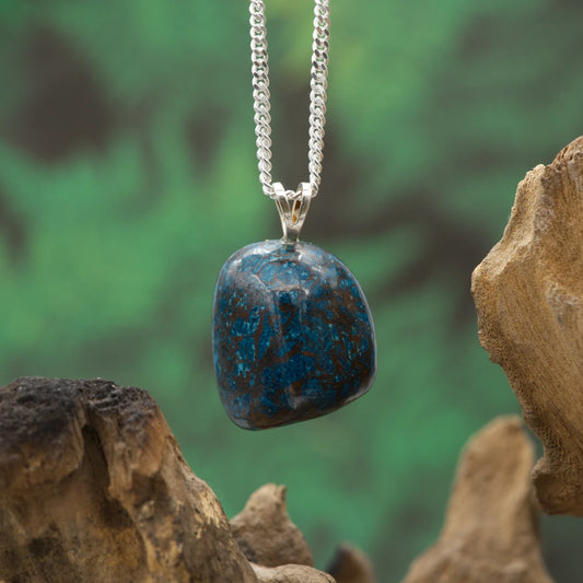 Tiefblauer Shattuckit – Kommunikation, Intuition und spirituelle Klarheit.