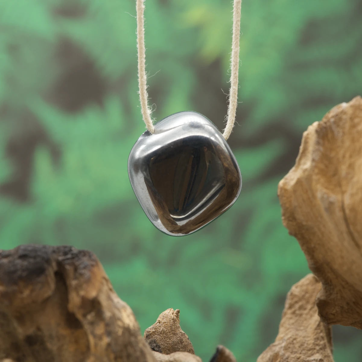 Metallisches Silizium – Klarheit, Fokus und energetische Ausrichtung.