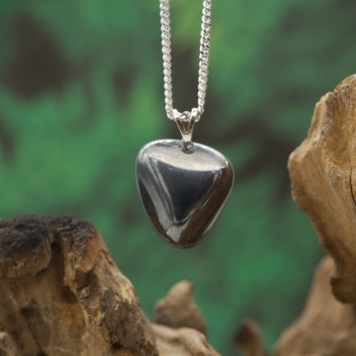 Metallisch-graues Silizium – Fokus, Vitalität und moderne Eleganz.