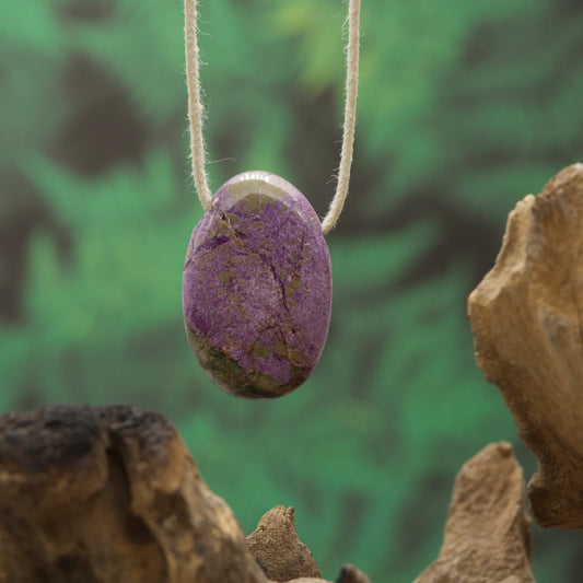 Violettgrüner Stichtit – Mitgefühl, Sanftheit und Herzheilung.