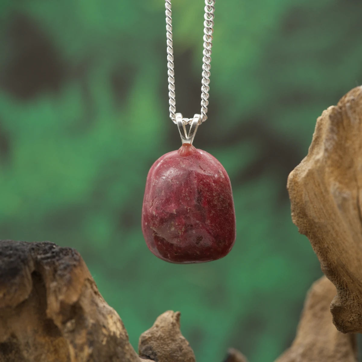 Rosafarbener Thulit – Herzenergie, Lebensfreude und Selbstliebe.