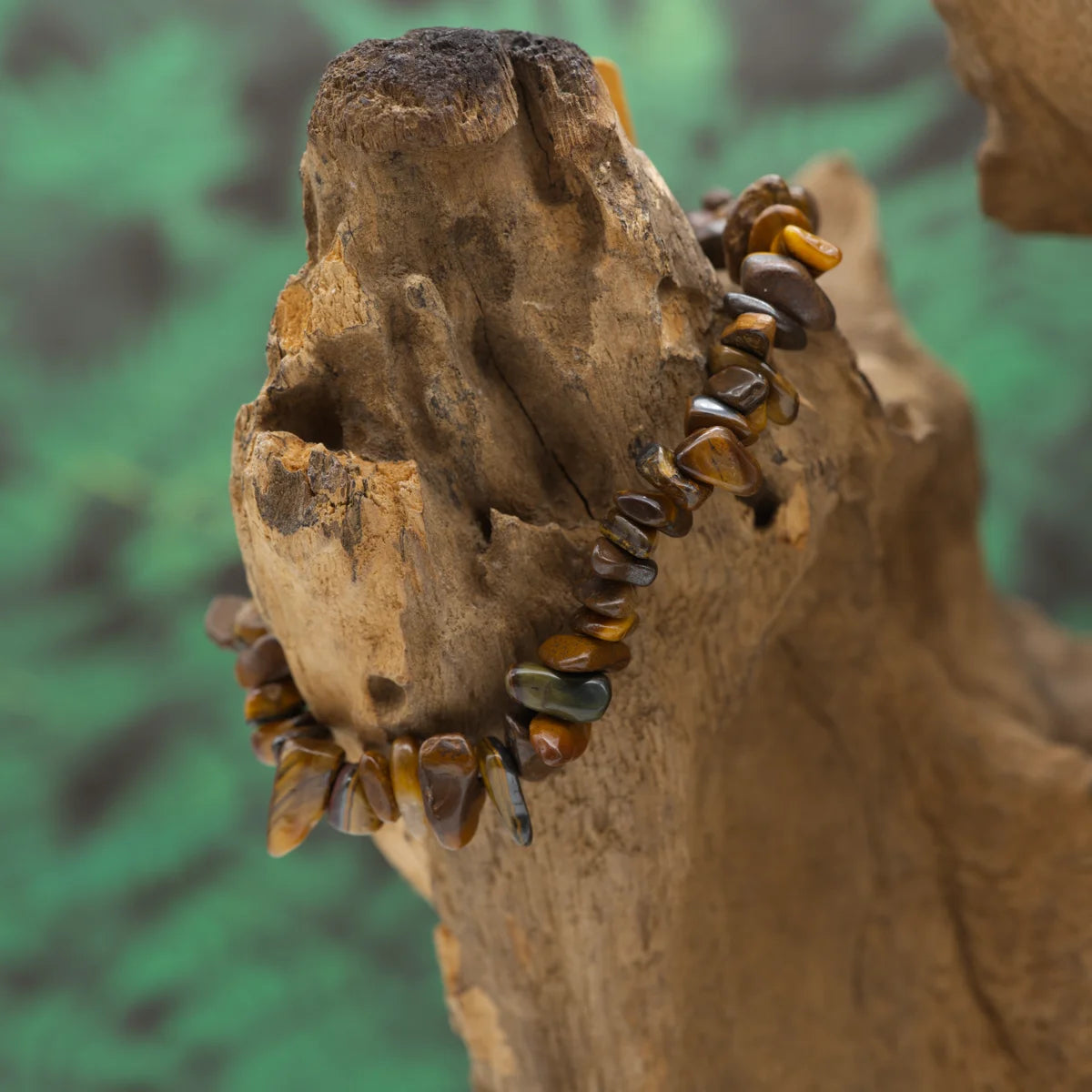 Splitterarmband aus goldbraunem Tigerauge – schenkt Mut und innere Stärke.