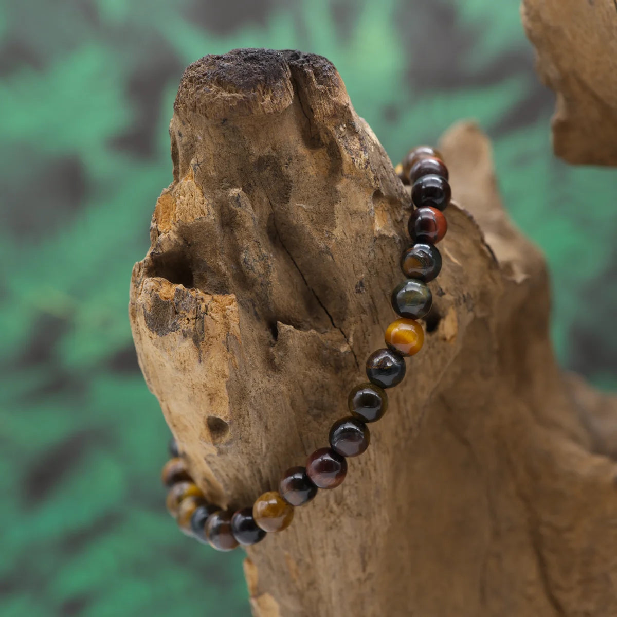 Edelstein-Armband aus 6 mm Tigerauge-Mix – fördert Ausgleich und Selbstvertrauen.