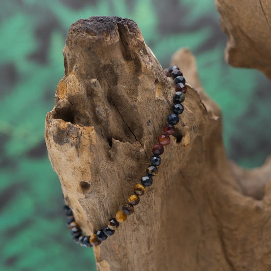 Edelstein-Armband aus 4 mm facettiertem Tigerauge-Mix – harmonisiert und stabilisiert.