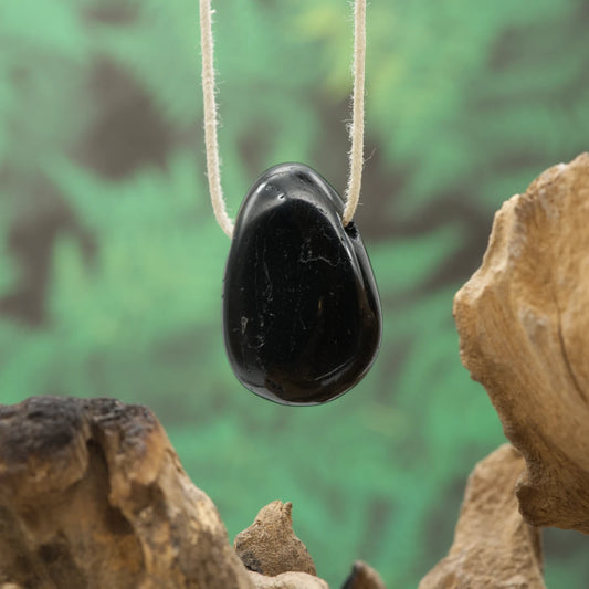 Schwarzer Turmalin – Schutzschild, Erdung und Reinigung.