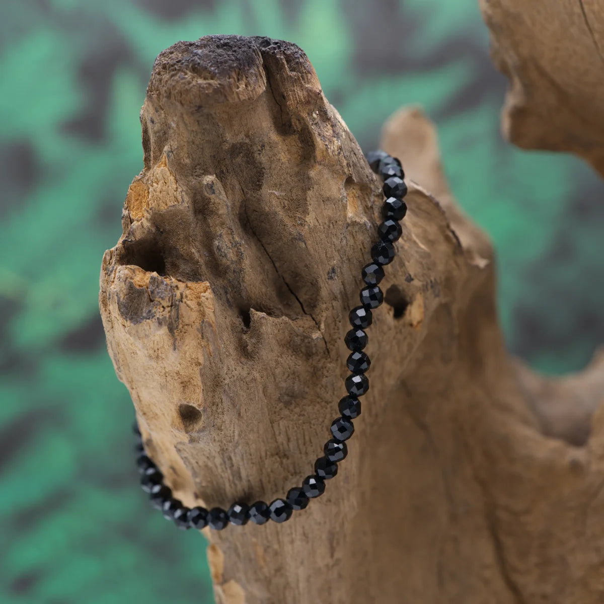 Edelstein-Armband aus 4 mm facettiertem Turmalin – klärt Energie und schützt.