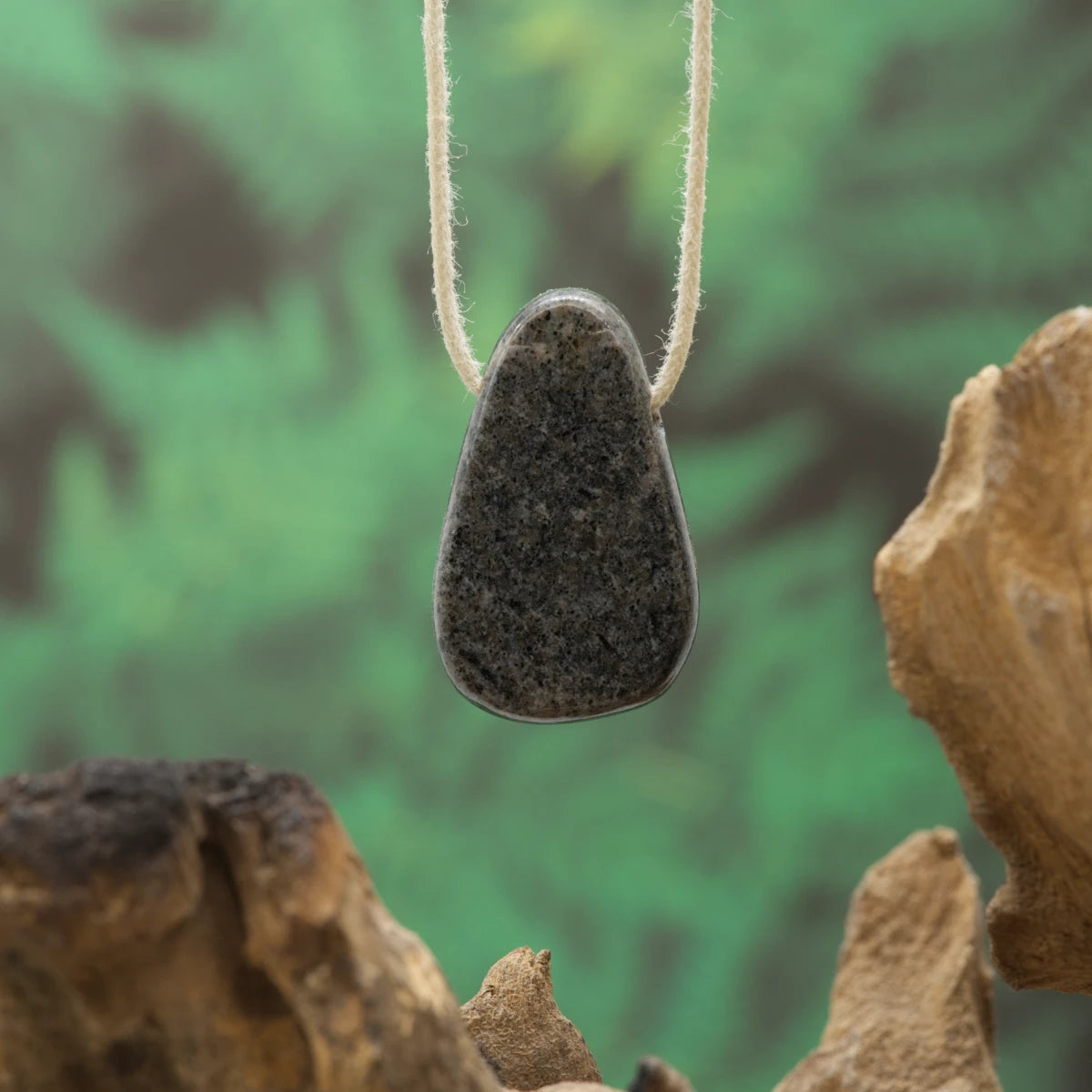 Fluoreszierender Yooperlite – Erkenntnis, Schutz und Nachtlicht-Magie.