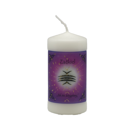 Violett-blaue Engelkerze Zadkiel – handgefertigt mit Edelsteinessenz für Vergebung, Reinigung und spirituelle Freiheit.