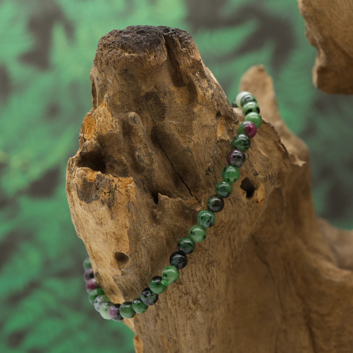 Grün-rosa Zoisit-mit-Rubin-Armband – Leidenschaft, Transformation und Herzenergie.