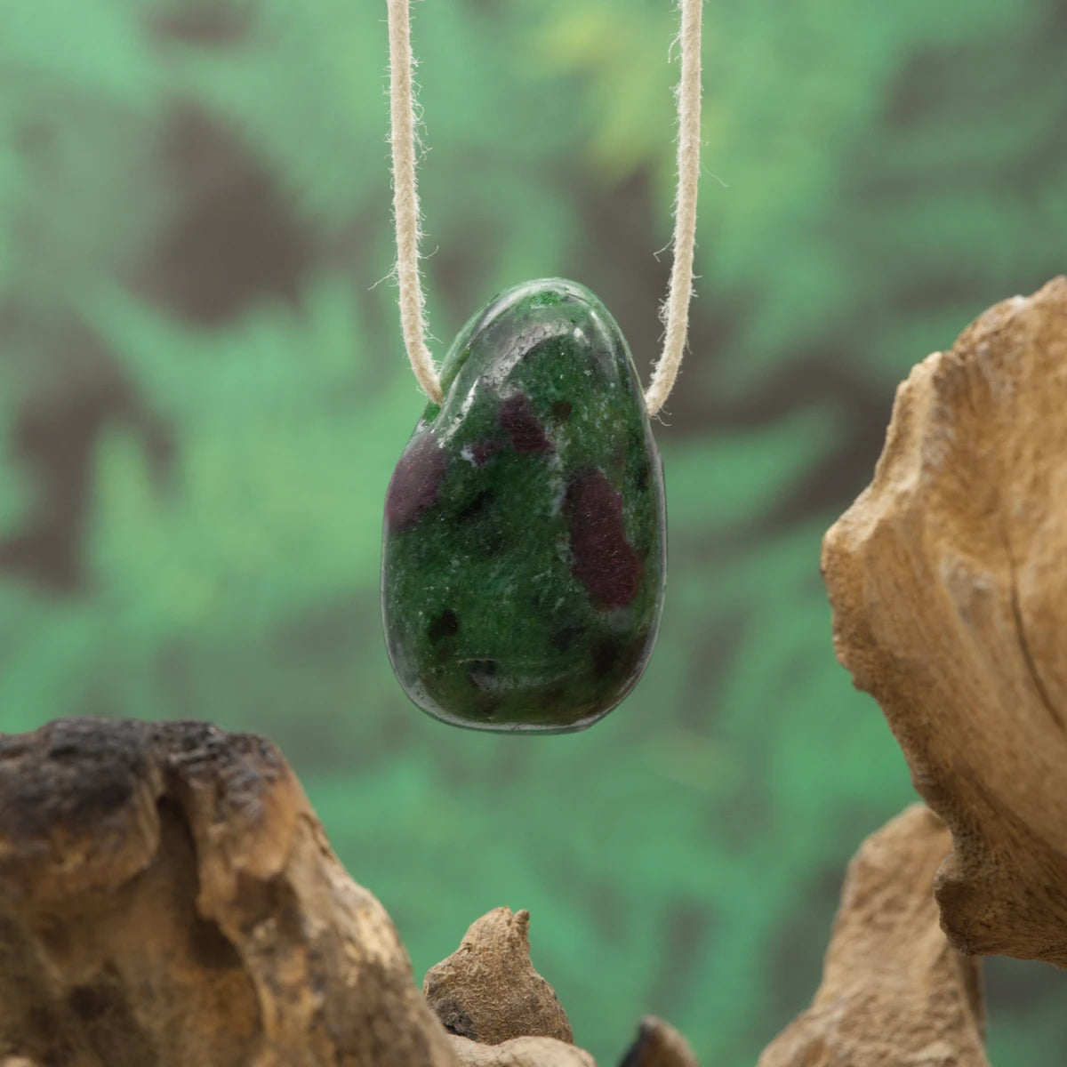 Grüner Zoisit – Wachstum, Erneuerung und Lebensfreude.